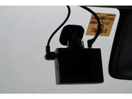 衝撃を検知すると自動で記録録画も可能　ドライブレコーダー