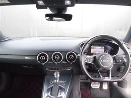 【五感で較べる】のコンセプトのもと、展示車両の試乗も可能でございます。お気軽にコーディネーターにお尋ね下さいませ。