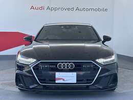 Audiの象徴であるシングルフレームグリルをよりワイドで低くシャープなデザインとすることでワイド＆ローのフォルムを協調しています。