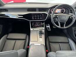 Audiのインテリアはエクステリア同様、優れたデザイン性とクオリティ、そして機能性を兼ね備えております。