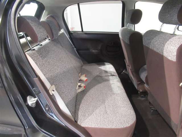 気になる汚れは「まるまるクリン」で解消！ 当社の中古車はシートを外して隅々までキレイにクリーニングしてあります(但し、一部 高年式車両等は除きます)
