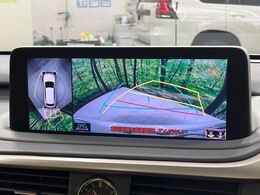 【パノラミックビューモニター】専用のカメラにより、上から見下ろしたような視点で360度クルマの周囲を確認することができます☆死角部分も確認しやすく、狭い場所での切り返しや駐車もスムーズに行えます。
