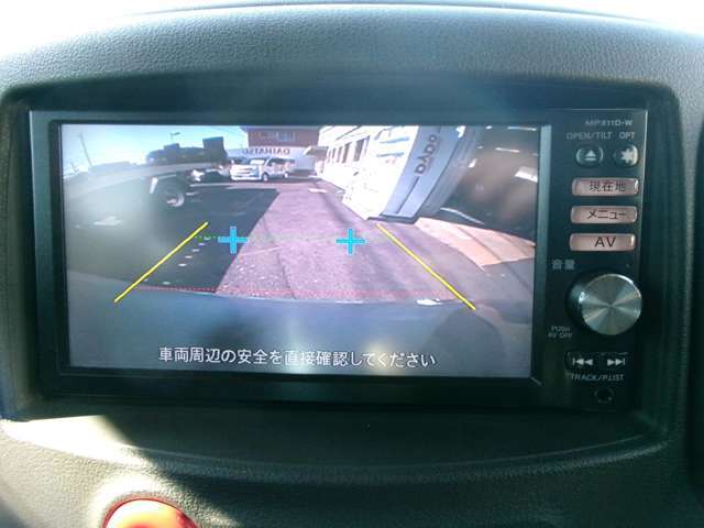 バックカメラも付いています。駐車の時に便利なのはもちろんの事、後方死角にいる子供たちに気が付くことができるので安心安全ですね
