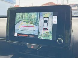 【パノラミックビューモニター】専用のカメラにより、上から見下ろしたような視点で360度クルマの周囲を確認することができます☆死角部分も確認しやすく、狭い場所での切り返しや駐車もスムーズに行えます。