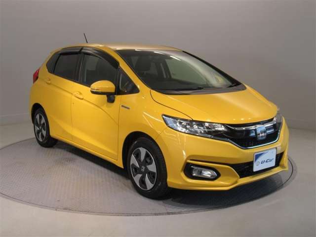 ご覧の車両以外にも多数のU-Carを展示販売しております。