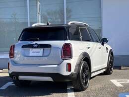 Emergency Service 365日24時間体制で、万一の故障などのトラブルに対応。応急処置のアドバイスのみならず、保証期間中は出張修理やレッカーなどの手配、さらにはお客様の代替交通手段やホテルの確保を行います。