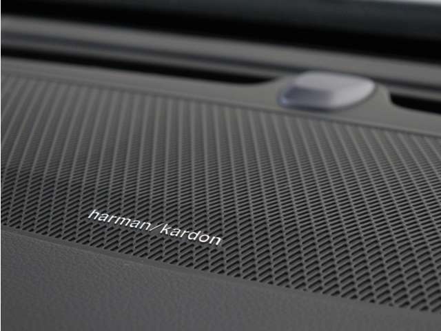 【harman/kardon】世界のオーディオファン垂涎のプレミアムサウンドシステムを搭載。原音に近い音場空間を忠実に再現。乗る人すべてに最良の音響体験を提供します。