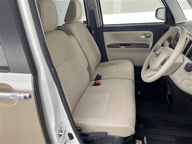 【運転席】座り心地が良いシートなので長時間の運転でも快適にお過ごしいただけます。新品のフロアマットのご注文も可能です。掲載箇所以外にご希望の写真がございましたらお気軽にお問い合わせ下さい。