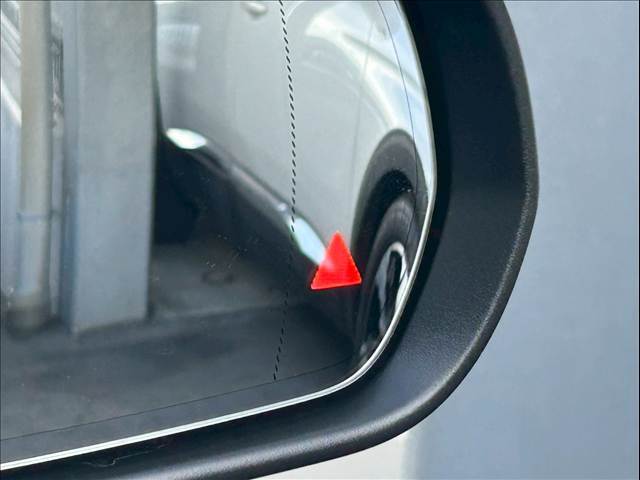 ブラインドスポットモニター搭載で後方から接近する車両にも簡単に気づけます。