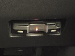 【ETC】有料道路を利用する際に料金所で停止することなく通過できる、ETC車載器（ノンストップ自動料金収受システム機器）が装備されています。セットアップを行うことで利用可能になります。