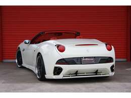 ハーマンエアロが入ってます。縦2本出しマフラー！