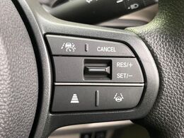 【アダプティブクルーズコントロール】高速道路での長距離走行が楽に！！自動で速度を保つクルーズコントロールが、衝突軽減システムと連携し、前方の車両を感知して車間を保つように速度調節してくれます！！