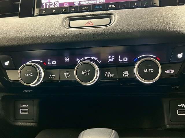 【オートエアコン】車内温度をセンサーが感知してご希望の車内温度になるよう、風量も自動で調整してくれます☆