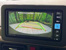 【バックカメラ】駐車時に後方がリアルタイム映像で確認できます。大型商業施設や立体駐車場での駐車時や、夜間のバック時に大活躍！運転スキルに関わらず、今や必須となった装備のひとつです！