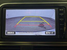 【バックカメラ】駐車時に後方がリアルタイム映像で確認できます。大型商業施設や立体駐車場での駐車時や、夜間のバック時に大活躍！運転スキルに関わらず、今や必須となった装備のひとつです！