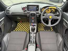 解放感溢れる車内には爽やかな風や太陽の穏やかな光が差し込みます☆