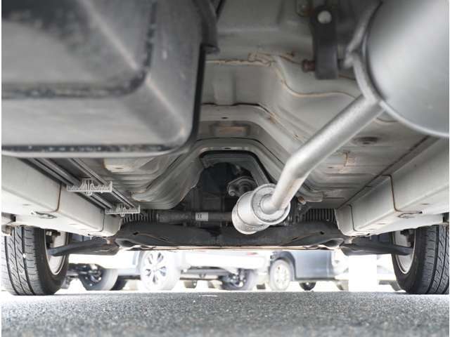 【エンジン下回り】ここきれいさは車の安全を維持するためにもとっても重要なところ☆錆もなくしっかりきれいに管理されていますよ♪