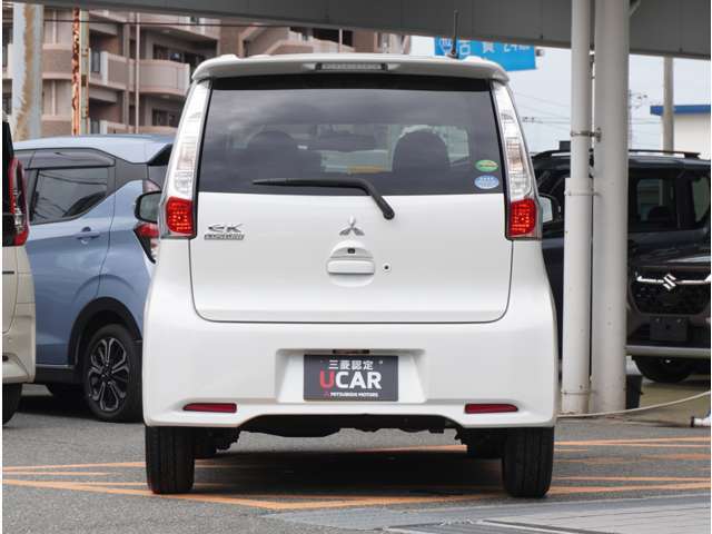 【アイドリングストップ機能付き】停車中のエンジン音を抑えられますし，燃費が良くなり燃料費が節約できます！