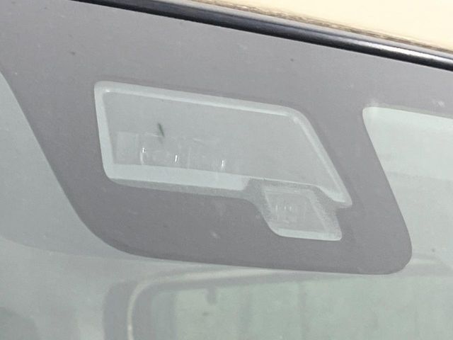 【スズキ　セーフティサポート】走行中に前方の車両等を認識し、衝突しそうな時は警報とブレーキで衝突回避と被害軽減をアシスト。より安全にドライブをお楽しみいただけます。