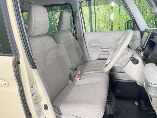 運転席シート廻りは使用感も少なく、良好な状態となっています。前オーナー様が丁寧に使っていたことがよくわかりますね。