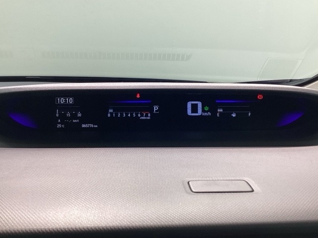 スピードメーターはこちら！すっきりとしたデザインで、昼間でも夜間でも見やすい設計になっています。