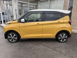 走行2万KM　Eアシスト　純正9型SDナビ　フルセグ　Bluetooth　マルチアラウンドモニター　クリアランスソナー　スマートキー　プッシュスタート　LEDヘッドランプ　2トーンカラー