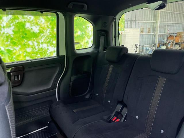 WECARSでは各商談席に大型モニターをご用意しております！見やすい大画面でゆったりと全国の在庫をご覧いただけます！是非ご来店お待ちしております！