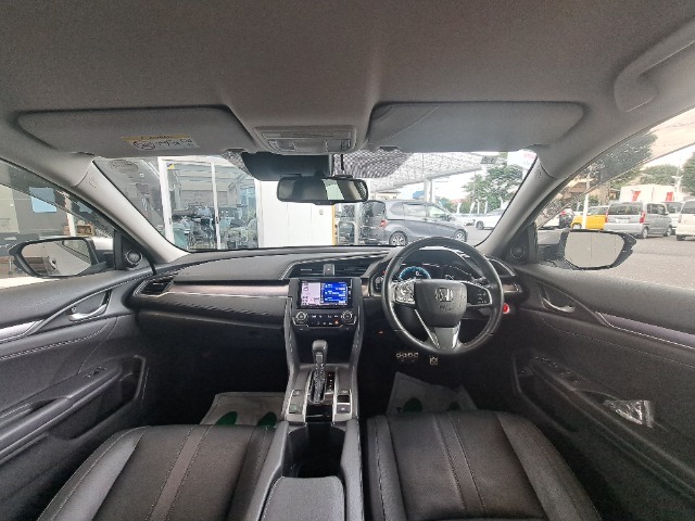 インパネ周りのお写真です。　視界が広く運転もしやすくなっております♪