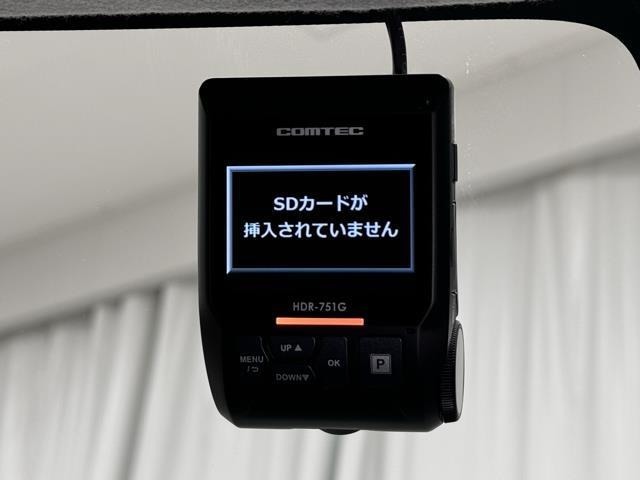 ドライブレコーダー装備してますよ。　思いでの記録や万が一の時の記録にも便利ですね。