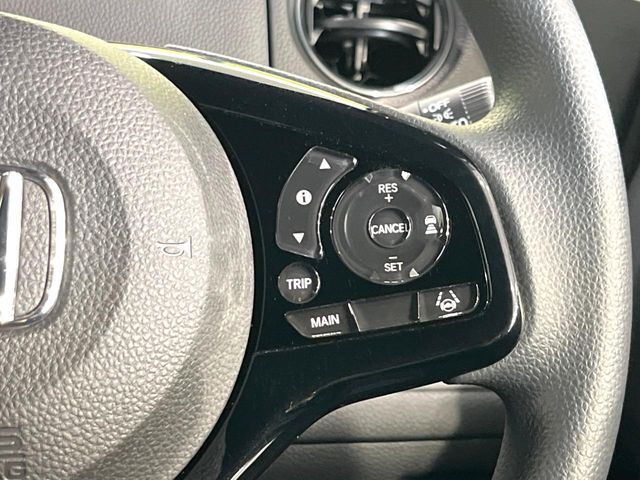 【アダプティブクルーズコントロール】高速道路での長距離走行が楽に！！自動で速度を保つクルーズコントロールが、衝突軽減システムと連携し、前方の車両を感知して車間を保つように速度調節してくれます！！