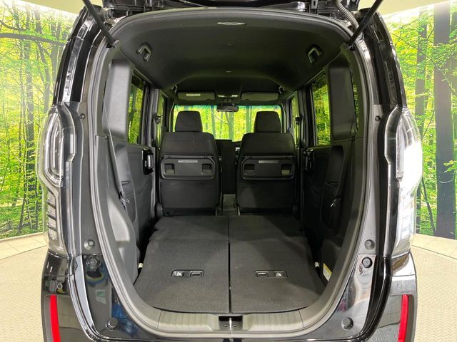 普段のお買い物や通勤、送迎等に十分な荷室スペースを確保しております。セカンドシートを倒すと、大きな荷物の積載も可能です♪
