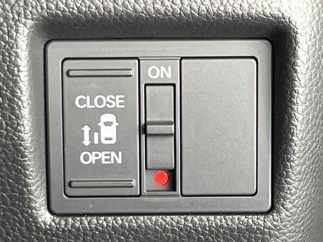 【パワースライドドア】スマートキーや運転席のスイッチでスライドドアの開閉が可能♪電動だから力を入れてドアを開ける必要が無く、小さいお子様でも、重い荷物を持っている時もラクに開け閉めできます♪