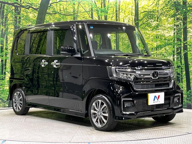 大好評のボディコーティング「弾スプラッシュコート」もご納車までに施工可能。通常のガラスコートと異なる、耐久年数6年の無機質ガラスコーティングが、ボディをキレイな状態に保ってくれます。