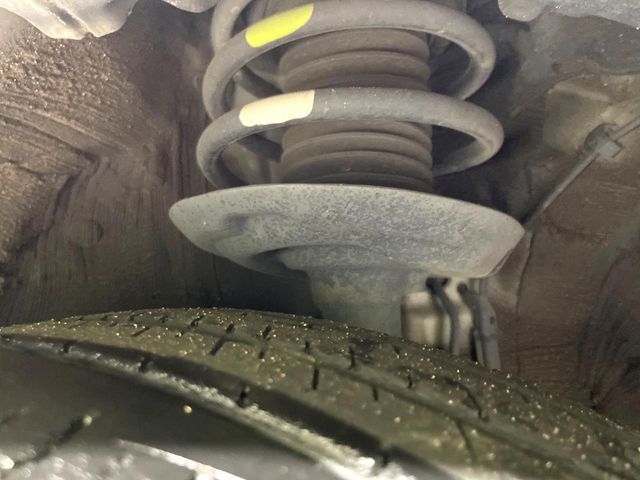 お車を安心してお乗りいただく為には、足回りの定期点検が欠かせません。サービスサポート（有償保証）では無料点検もご提供しており、安心のカーライフをお過ごしいただけるサポート体制が整っています。