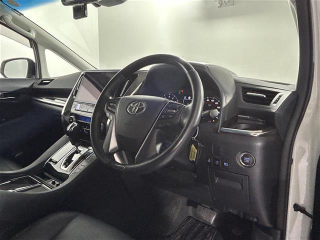 【インパネ全体】全方位で視界が広く、高い目線で運転もしやすいです！