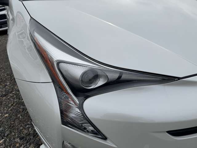 ヘッドライトも曇りがなくきれいな状態ですが、ご納車の際にはもちろん磨いてお渡しいたします♪