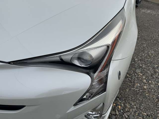 ヘッドライトも曇りがなくきれいな状態ですが、ご納車の際にはもちろん磨いてお渡しいたします♪