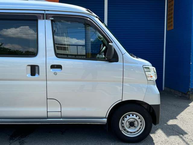 【丁寧な説明】お車の傷や凹み、その他状態などを丁寧にご説明いたします。