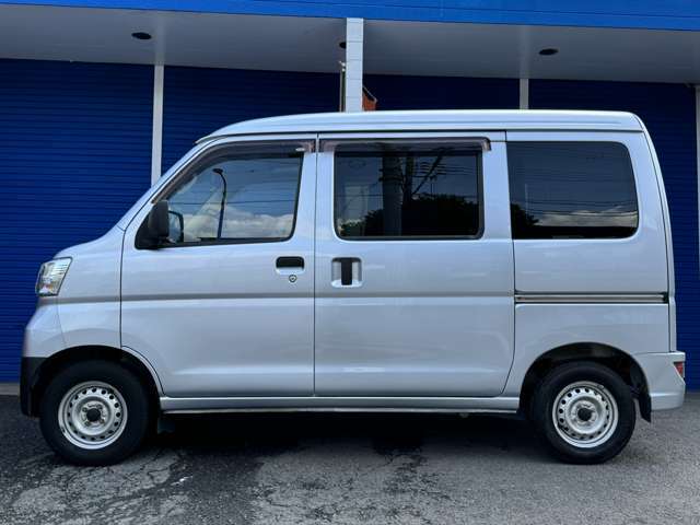 【丁寧な説明】お車の傷や凹み、その他状態などを丁寧にご説明いたします。
