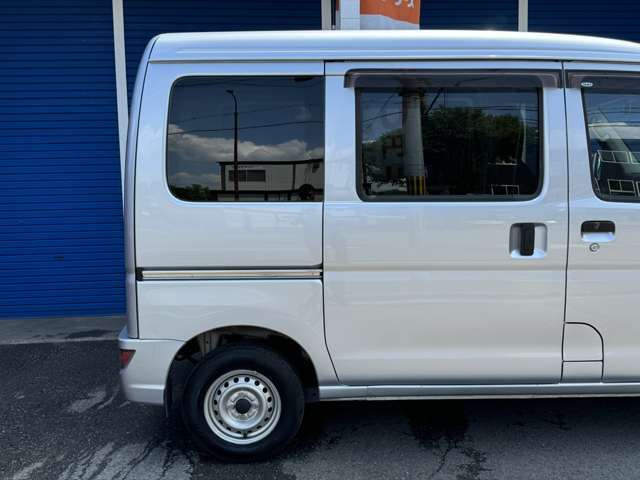 【丁寧な説明】お車の傷や凹み、その他状態などを丁寧にご説明いたします。