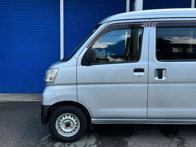 【丁寧な説明】お車の傷や凹み、その他状態などを丁寧にご説明いたします。