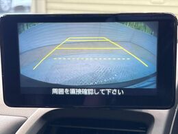 【バックカメラ】駐車時に後方がリアルタイム映像で確認できます。大型商業施設や立体駐車場での駐車時や、夜間のバック時に大活躍！運転スキルに関わらず、今や必須となった装備のひとつです！