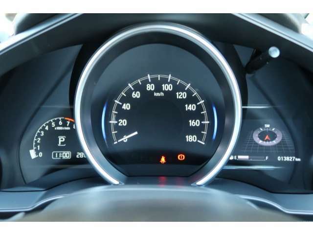 常時点灯三眼メーター☆外気温や平均燃費、安全支援情報など多彩な情報を表示します。