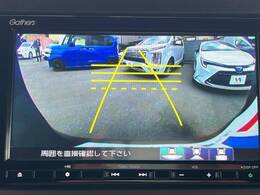 【バックカメラ】駐車時に後方がリアルタイム映像で確認できます。大型商業施設や立体駐車場での駐車時や、夜間のバック時に大活躍！運転スキルに関わらず、今や必須となった装備のひとつです！