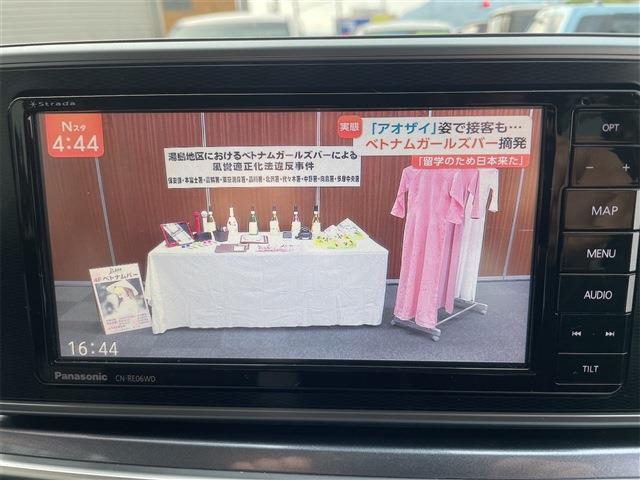 TV付きの車となっております。ドライブの合間の休憩中に気になる番組を見ることができます。