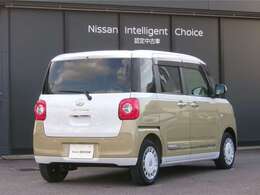 リヤガラスは外からの視線や紫外線をカットし、断熱効果にも優れたプライバシーガラスになっています。