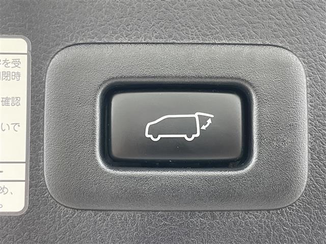 【パワーバックドア】荷物を抱えた状態でもリアゲートの開閉が可能です！お買い物時やアウトドアの際に役立ちますね♪