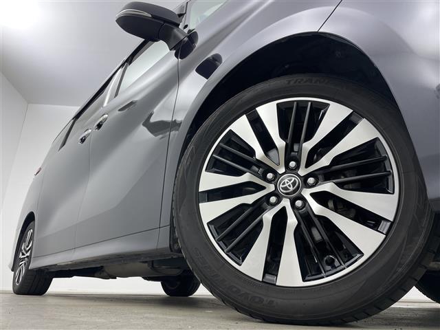 【純正18インチアルミホイール235/50/18】専用のアルミなので、お車のイメージにぴったり！！社外のアルミやスタッドレスタイヤも取り扱いございます！！ドレスアップもカスタマイズもお任せください！！