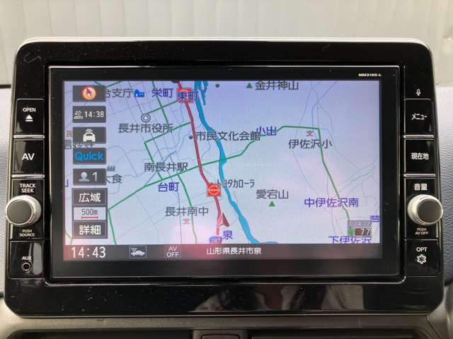 純正ナビ付き☆大きい画面で見やすく大変人気です(^^)/ CDやDVDも入ります☆