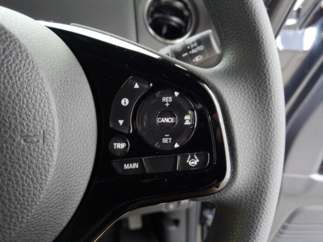 多彩な安心・快適機能を搭載した先進の安全運転支援システムのHonda　SENSINGを搭載しております。